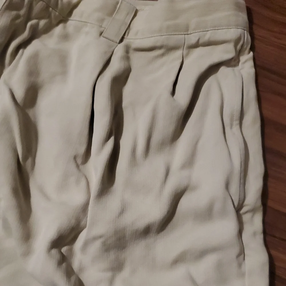 Tommy Bahama 100% Silk Cream Flat Front Shorts